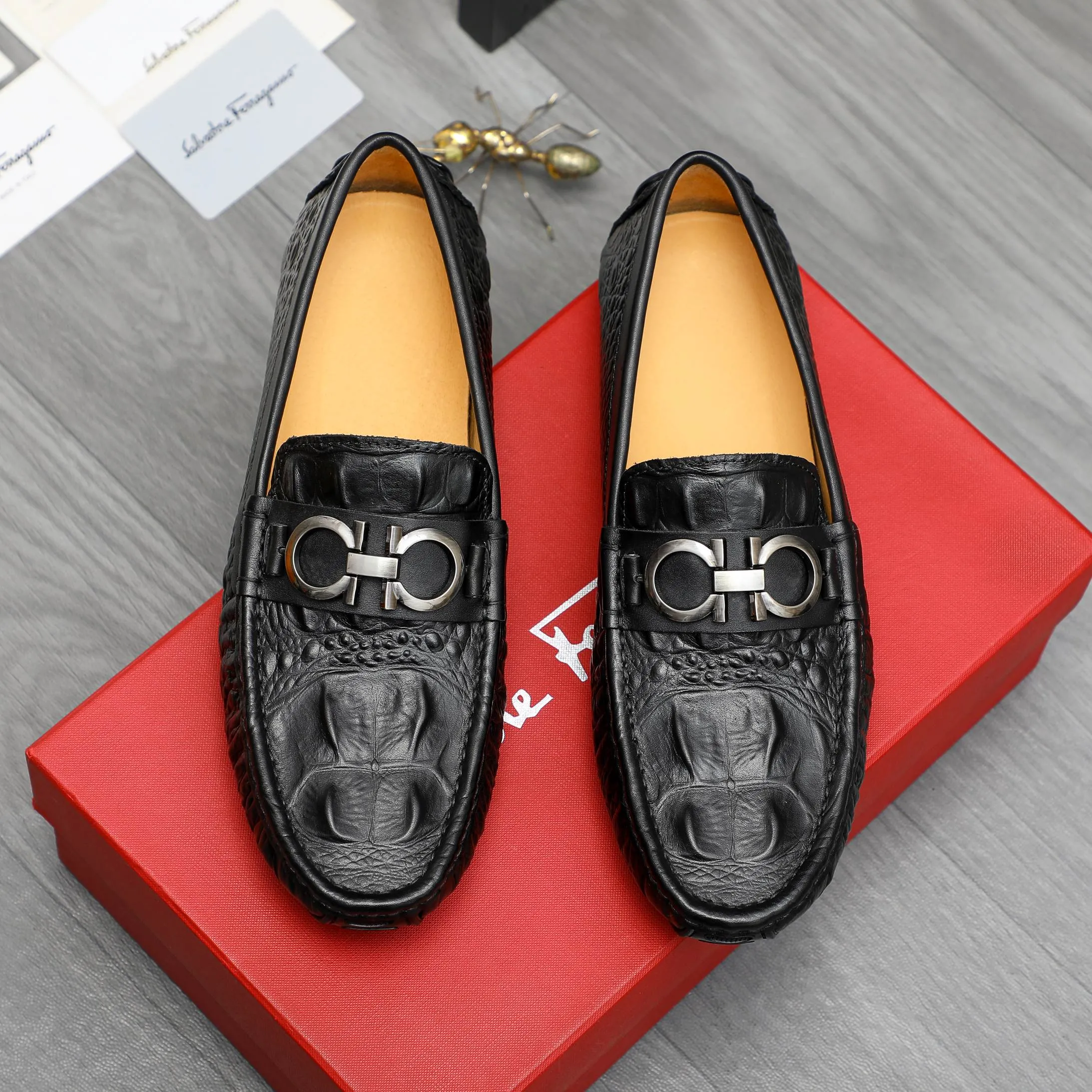 Men's shoes 💰p380 Product trademark: Ferragamo " Ferragamo ] Casual slip-on men's shoes Regular size: 38-45 Product materials: Selected crocodile pattern cowhide upper, pigskin lining, rubber outsole